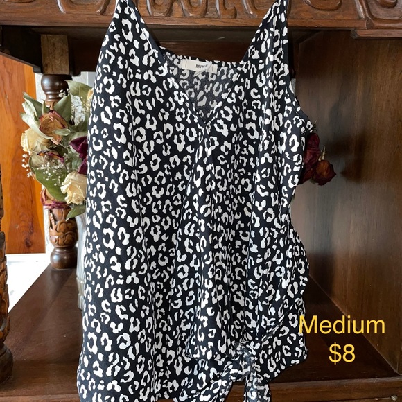 Women’s Tops - Picture 1 of 10